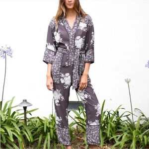 Sea New York x Shabby Chic Bella Wallflower Kimono Jumpsuit - Charcoal
Size 4